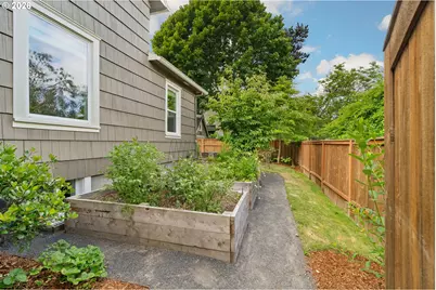 1604 SE Lambert St, Portland, OR 97202 - Photo 33