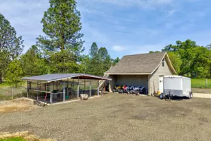 300 Mattie K Ln, Roseburg, OR 97471 - Photo 5