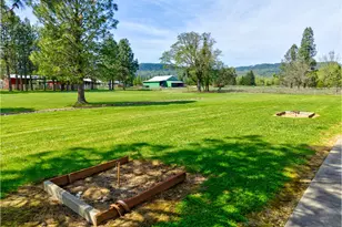 300 Mattie K Ln, Roseburg, OR 97471 - Photo 7