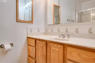 12340 NE Rose Pkwy, Portland, OR 97230 - Photo 23