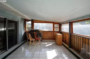 12340 NE Rose Pkwy, Portland, OR 97230 - Photo 33