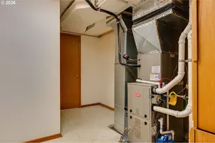 12340 NE Rose Pkwy, Portland, OR 97230 - Photo 33