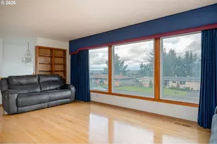 12340 NE Rose Pkwy, Portland, OR 97230 - Photo 9