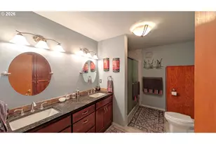 80235 E Hill Rd, Cottage Grove, OR 97424 - Photo 9