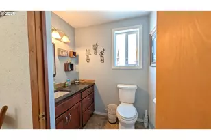 80235 E Hill Rd, Cottage Grove, OR 97424 - Photo 11