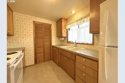 4910 Whiteaker St, Eugene, OR 97405 - Photo 9