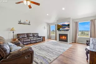75077 W Oregon Ln, Irrigon, OR 97844 - Photo 5