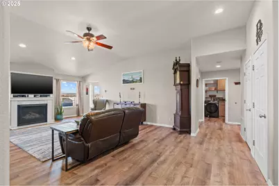 75077 W Oregon Ln, Irrigon, OR 97844 - Photo 5