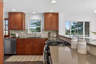 3226 SW Dolph Ct, Portland, OR 97219 - Photo 11