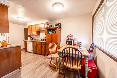 353 71st St, Springfield, OR 97478 - Photo 19