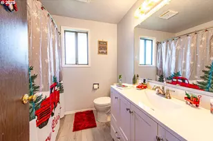 353 71st St, Springfield, OR 97478 - Photo 11