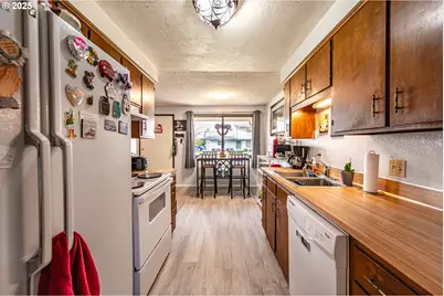 353 71st St, Springfield, OR 97478 - Photo 9