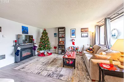 353 71st St, Springfield, OR 97478 - Photo 5