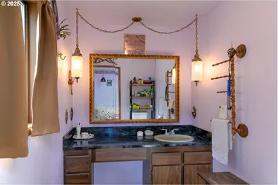 1931 Oak St, North Bend, OR 97459 - Photo 17