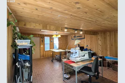 1931 Oak St, North Bend, OR 97459 - Photo 23