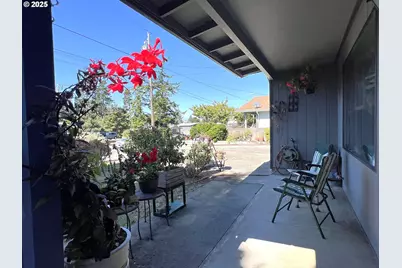 1931 Oak St, North Bend, OR 97459 - Photo 7