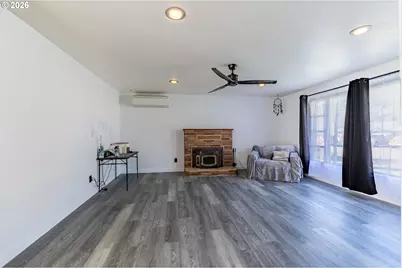 47866 W 1st St, Oakridge, OR 97463 - Photo 5