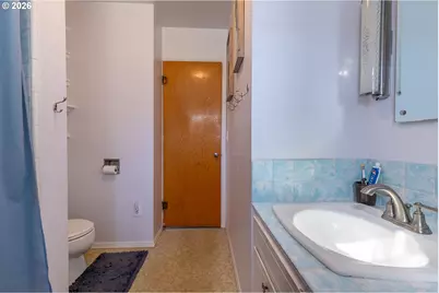 47866 W 1st St, Oakridge, OR 97463 - Photo 11