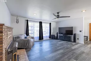 47866 W 1st St, Oakridge, OR 97463 - Photo 7