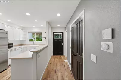12054 N Jantzen Beach Ave, Portland, OR 97217 - Photo 9