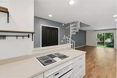 12054 N Jantzen Beach Ave, Portland, OR 97217 - Photo 7