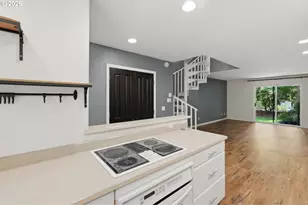12054 N Jantzen Beach Ave, Portland, OR 97217 - Photo 7