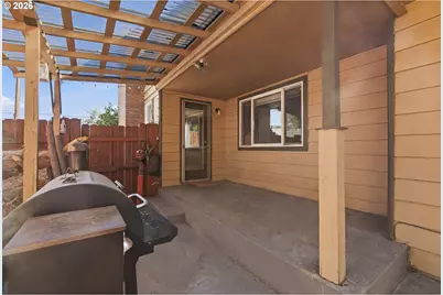 810 E 16th St, The Dalles, OR 97058 - Photo 29
