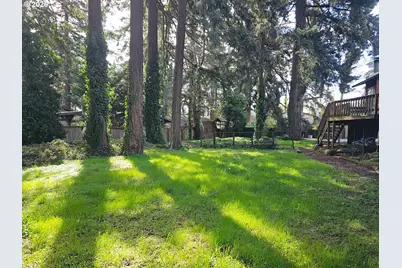 1742 SE 142nd Pl, Portland, OR 97233 - Photo 17