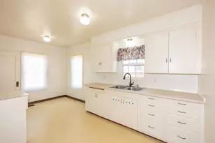 8005 SE Malden St, Portland, OR 97206 - Photo 5