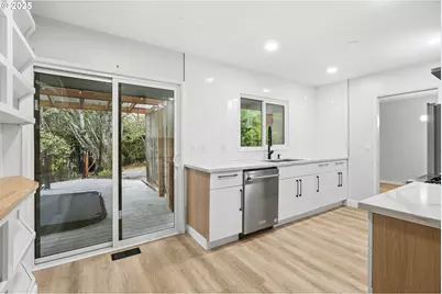 5555 SW Dover Ct, Portland, OR 97225 - Photo 15