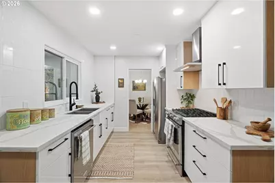 5555 SW Dover Ct, Portland, OR 97225 - Photo 11