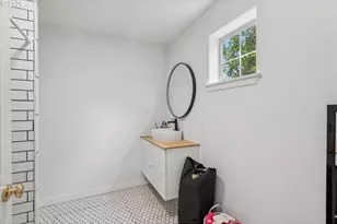 1401 SW Edgefield Meadows Ct, Troutdale, OR 97060 - Photo 11