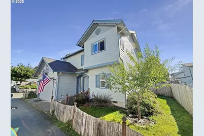 731 3rd St #C / 3, Brookings, OR 97415 - Photo 1