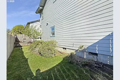 731 3rd St #C / 3, Brookings, OR 97415 - Photo 9