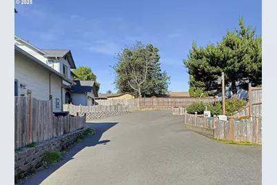 731 3rd St #C / 3, Brookings, OR 97415 - Photo 41