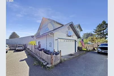 731 3rd St #C / 3, Brookings, OR 97415 - Photo 3