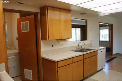 16055 SW Queen Victoria Pl, Portland, OR 97224 - Photo 11