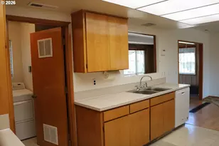 16055 SW Queen Victoria Pl, Portland, OR 97224 - Photo 11