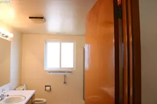 16055 SW Queen Victoria Pl, Portland, OR 97224 - Photo 15