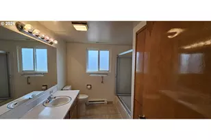 16055 SW Queen Victoria Pl, Portland, OR 97224 - Photo 13