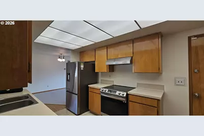 16055 SW Queen Victoria Pl, Portland, OR 97224 - Photo 5