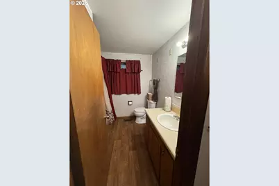 18630 SE Yamhill Cir, Portland, OR 97233 - Photo 11