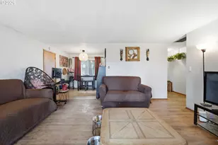 18630 SE Yamhill Cir, Portland, OR 97233 - Photo 9