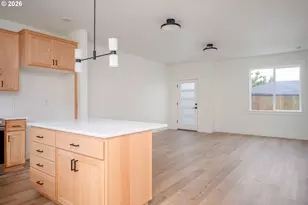 1126 NE 84th Ave, Portland, OR 97220 - Photo 9