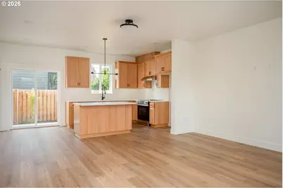 1126 NE 84th Ave, Portland, OR 97220 - Photo 5
