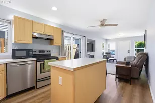 879 SW Junction Pl, Gresham, OR 97080 - Photo 9