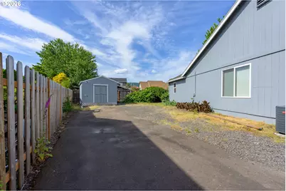 205 E Myrtlewood Ct, Newberg, OR 97132 - Photo 37