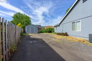 205 E Myrtlewood Ct, Newberg, OR 97132 - Photo 37