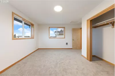 5272 Forest Ln, Eugene, OR 97402 - Photo 17