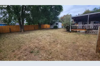 724 NE Laurance St, Myrtle Creek, OR 97457 - Photo 25